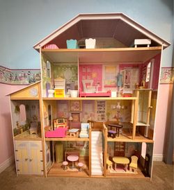 Dollhouse - Amazing condition- MUST GO!