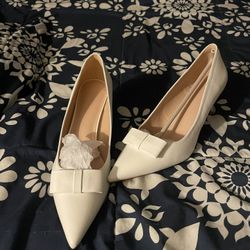 Size 9 White Bow High Heel