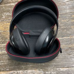 Beats Studio Wireless 3 W/ Case $110