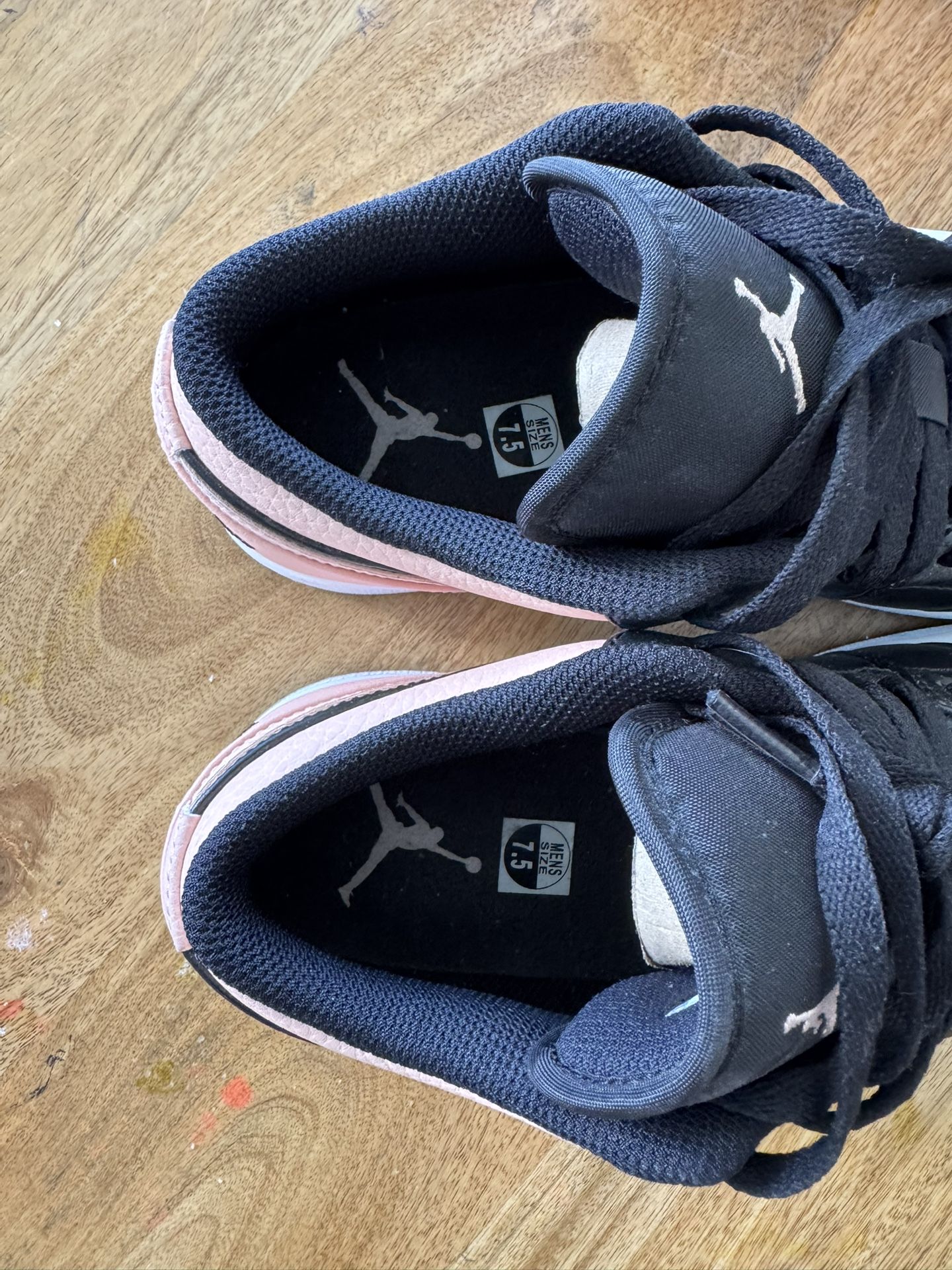 Jordan 1 Low crimson Tint Size 7.5 VNDS