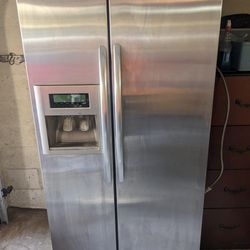 25 Cu Ft Refrigerator  