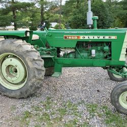 Oliver 1650 Gas Tractor