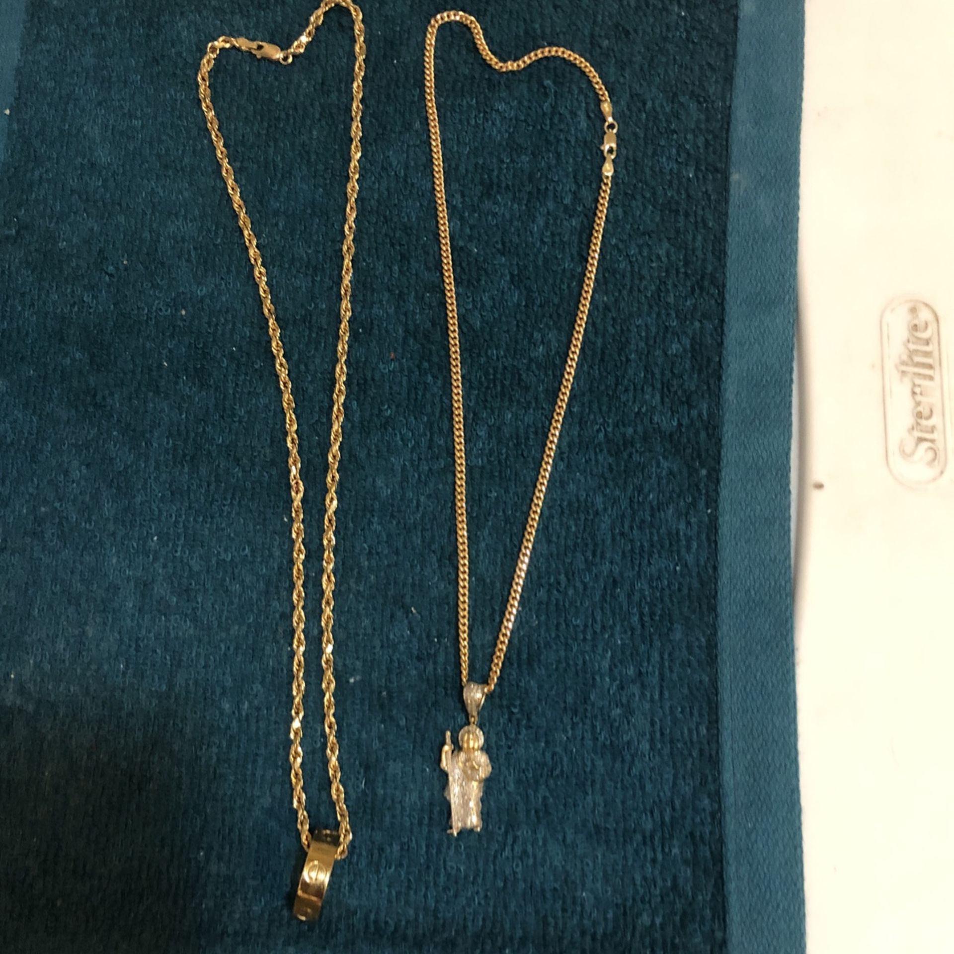 Beautiful 10 K Real Gold.  Jesus Pendant  Real 