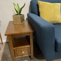 Set Of 2 End Tables/ Side Tables  SOLID WOOD 