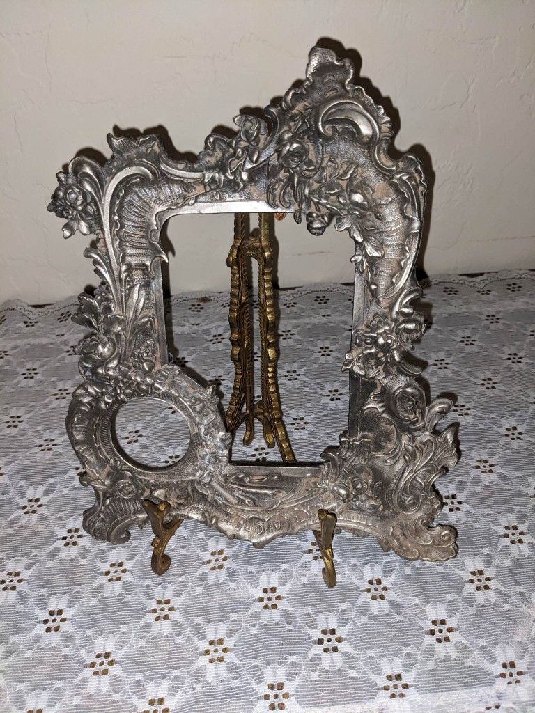 HEAVY HIGH QUALITY VINTAGE ORNATE FLORAL PEWTER ACCENT TABLE DECOR PICTURE FRAME