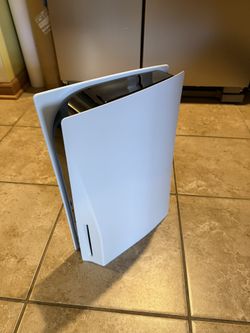 PS5 Disc Edition. Hardly Used. 1 TB HD