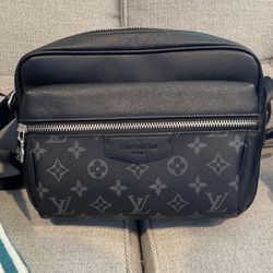 Louis Vuitton Outdoor Messenger Bag - 30233 