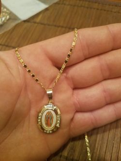 Cadena con dige de la virgen de guadalupe oro laminado