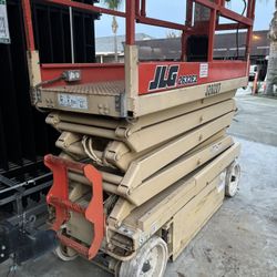 JLG Scissor Lift 2632E2