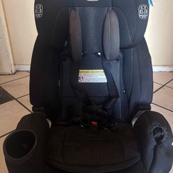 Graco 4Ever Extend2Fit DLX 4-in-1 Convertible Car Seat