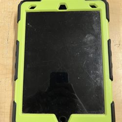 IPAD 9th GEN 64GB W/CASE NO CHARGER SELLING FOR $229‼️