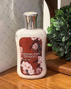 Bath Body Works JAPANESE CHERRY BLOSSOM body lotion gift idea
