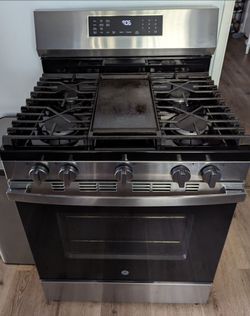 New GE Gas stove with air fryer