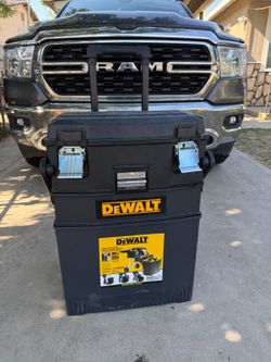 DEWALT
16 in. 4-in-1 Cantilever Tool Box Mobile Work Center with Removable Tray