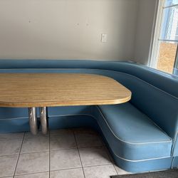 Custom L-Shaped Booth w/ Sliding Table – Seats 6–8