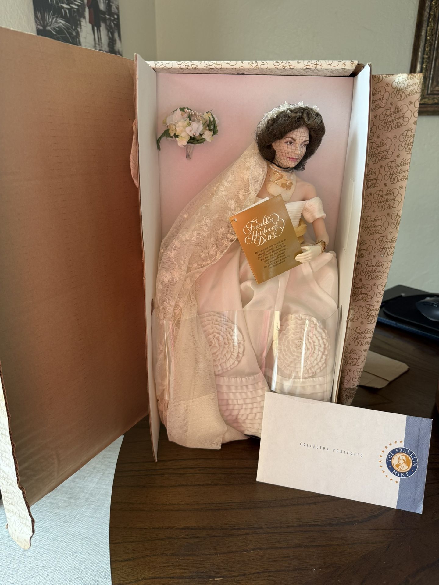 Jacqueline Kennedy Porcelain Heirloom Bride Doll By Franklin Mint