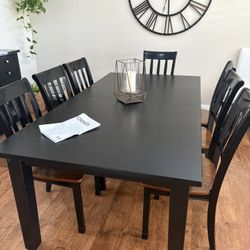 Dining Table & 8 Chairs 