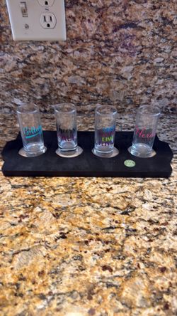 Set of 4 shot glasses & chalkboard serving tray