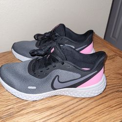 Nike Revolution Running/Training Shoe, Women's Size 8, Like NEW 