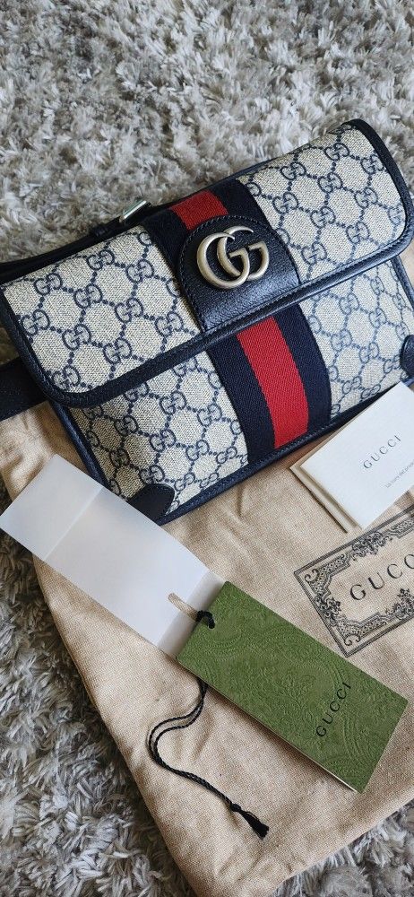 GUCCI GG SUPREME BELT BAG 