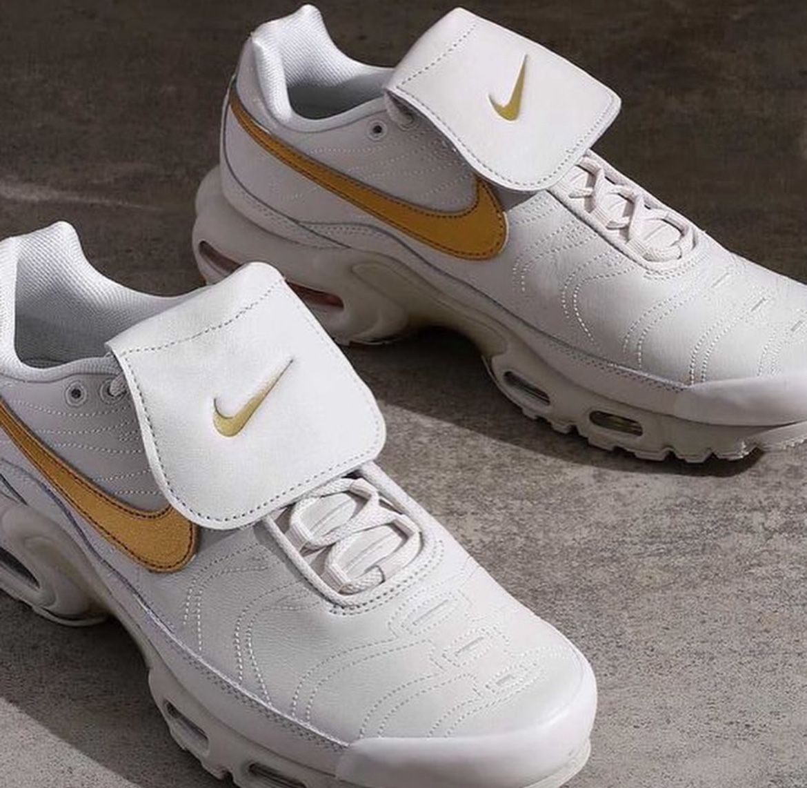 Nike Air Max Plus Tiempo Phantom Metallic Gold HV2541-001 size Men’s 9