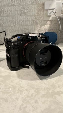 Sony A7III Camera Kit - 28mm f/2 + 50mm f/1.8 + SmallRig Cage, Grips, Bag & More - Excellent Condition!
