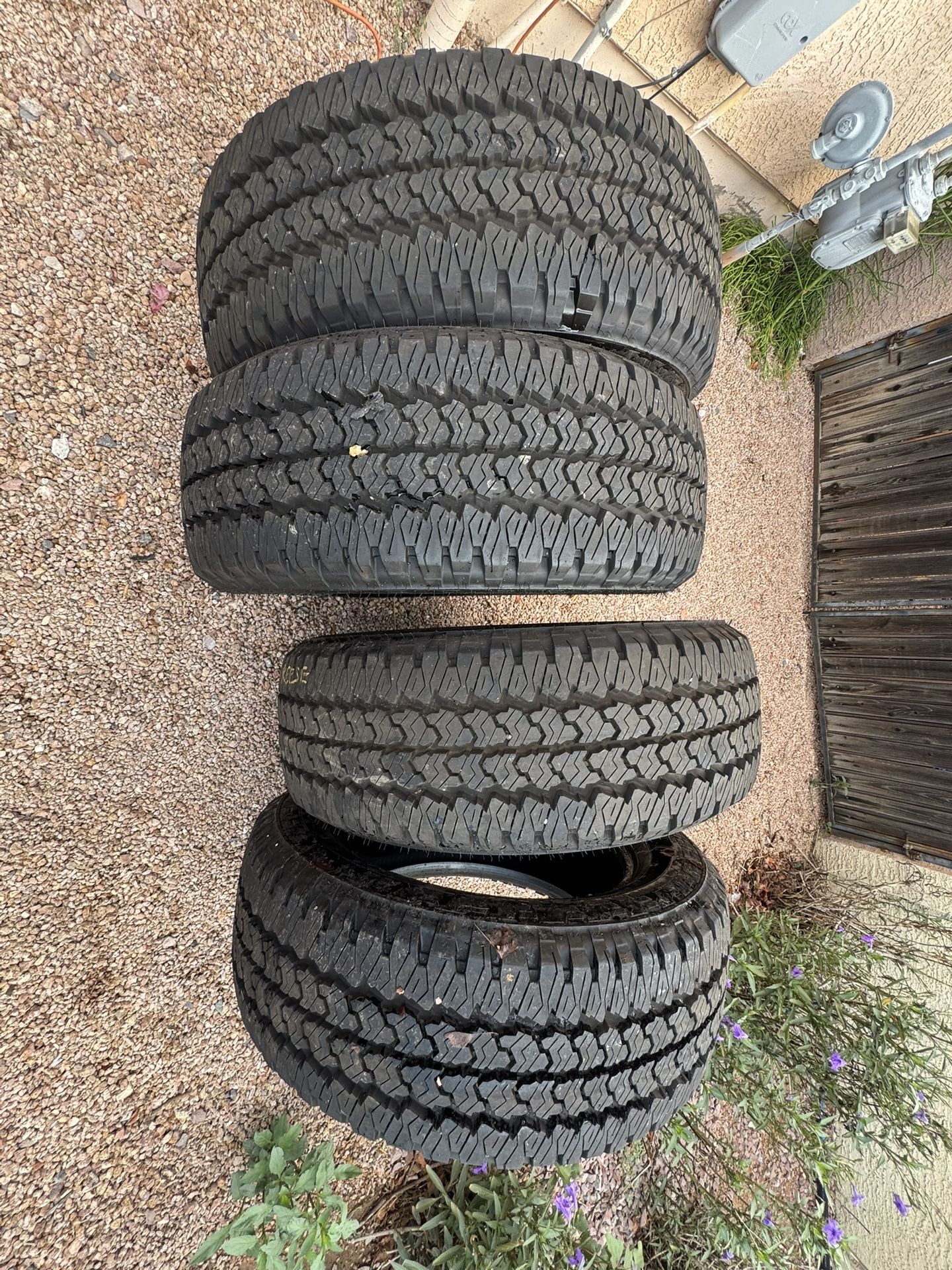 285/60R20 LR E Firestone Transforce AT2