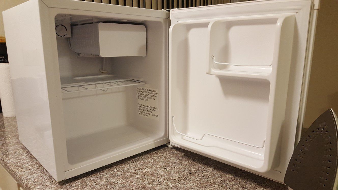 Emerson mini fridge - pick up only