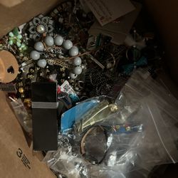 Vintage Jewelry, Pins And Keychains 