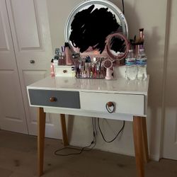 MakeUp Vantiy/desk