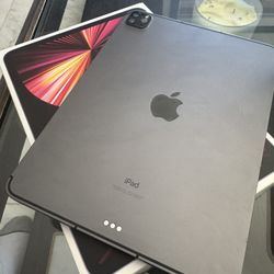 iPad Pro 11” (3rd Gen, M1) – 256GB – Wi-Fi + Cellular – Excellent Condition