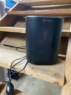 LOW PRICE MOVING- $100 + TAX RETAIL GENIANI AIR HUMIDIFIER