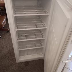 Mini/med Fridge 