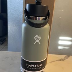 Sage green HYDROFLASK 