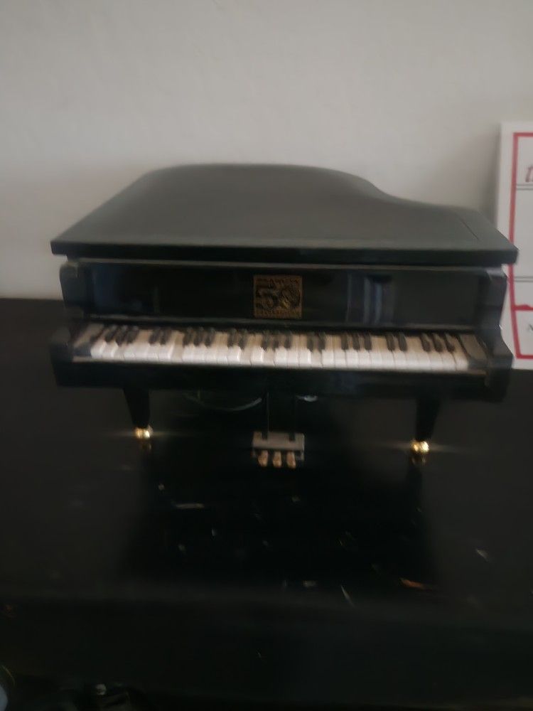 Musical Snoopy Piano