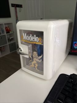 Modelo Cerveza Mini Fridge 9 Can Capacity