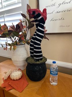 Halloween Witch Legs Cauldron Decoration🕷️🕸️🍁