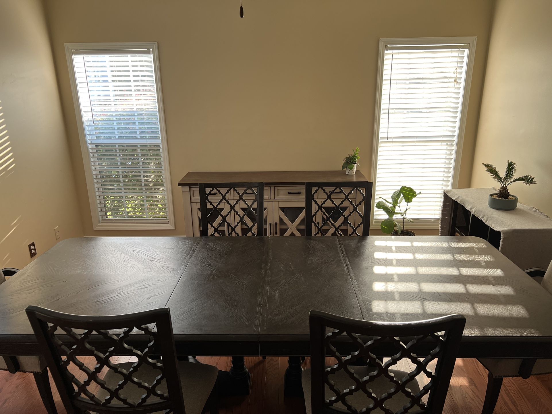 Bassett Dining Room Table And Chairs