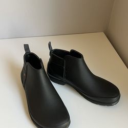 SOLD - Bogs Waterproof Ankle Boot - Women’s Size 9