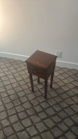Little table stand