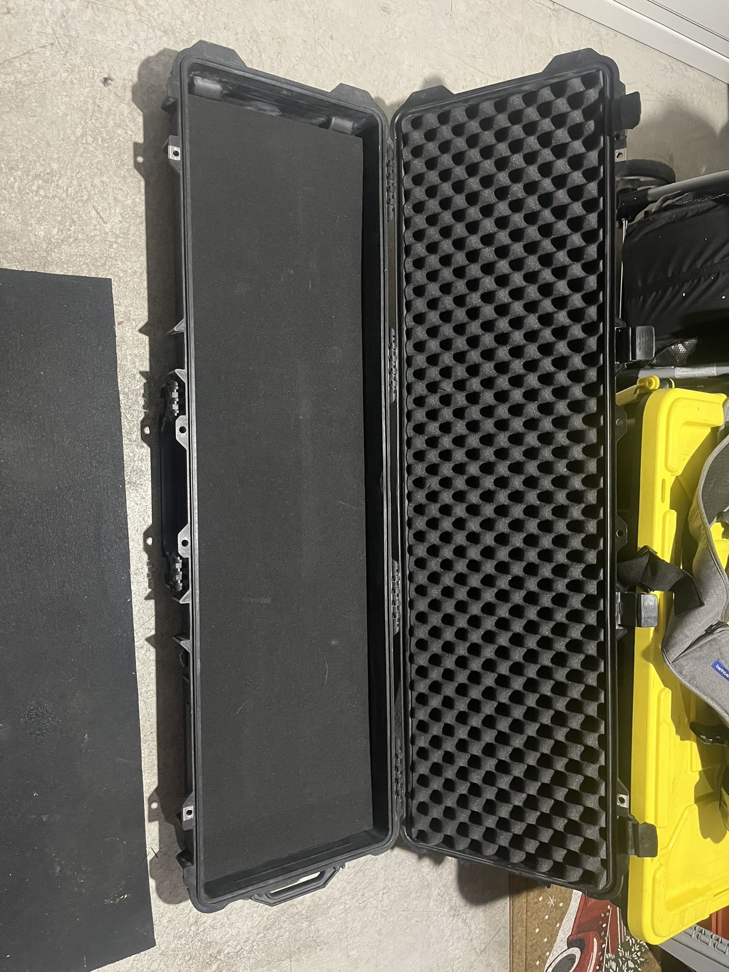 Pelican 1750 Hard Case W/foam