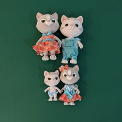 Honey bee acres cat family