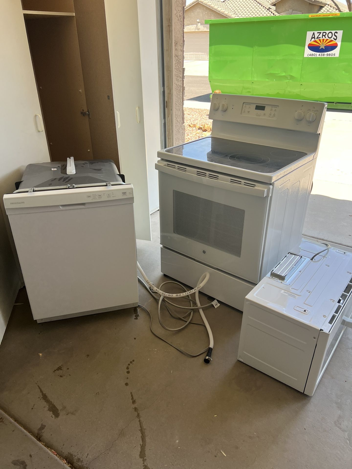 Dishwasher,microwave & Electric Stove
