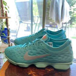 Nike Zoom Fit Agility Sz 9.5 Men’s 11 Women’s Just Like New. 