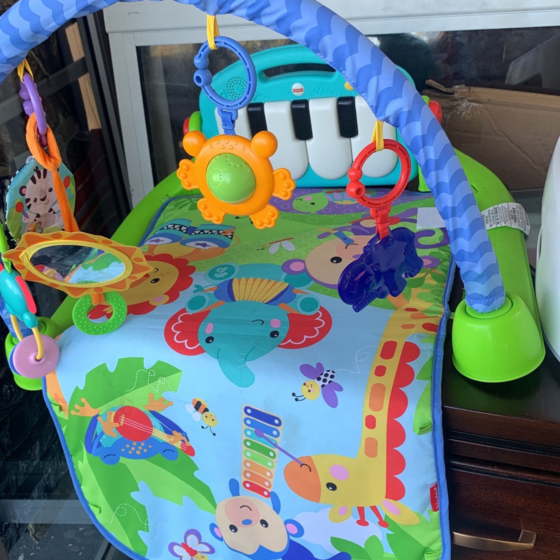 Baby shower pan and they have Fisher-Price toy