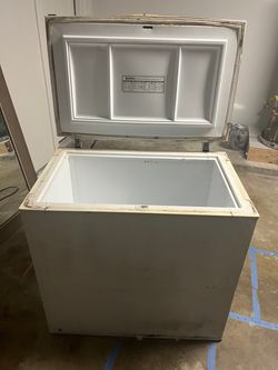Kenmore Chest Freezer, Works Great, Rough Looking