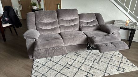 Dual recliner couch