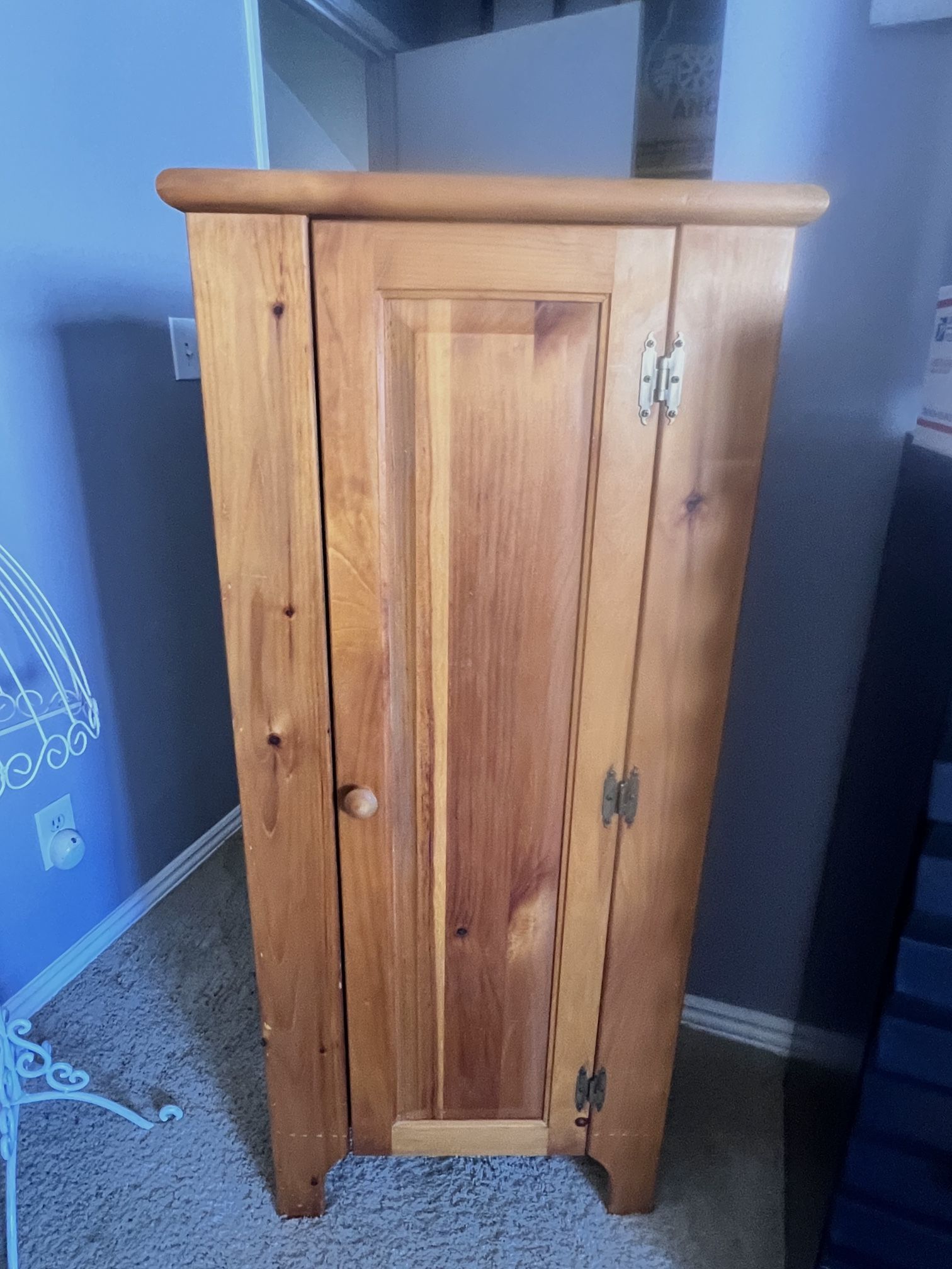 Wood cabinet - Adjustable Shelves
