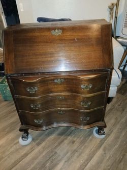 Maddox Co Mahogany Chippendale style serpentine writing secretary desk