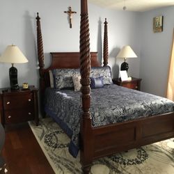 Wooden Queen Bedroom Set Night Stands Dresser Mirror Box Spring Mattress 